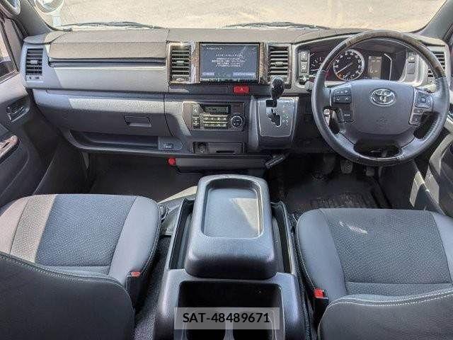 Toyota HIACE VAN 2021-06 8073945-2