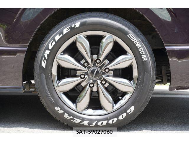Toyota HIACE VAN 2017-07 8073952-18