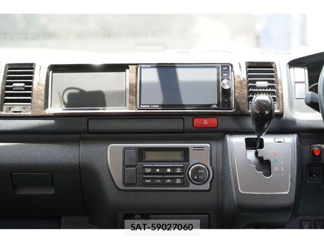 Toyota HIACE VAN 2017-07 8073952-22