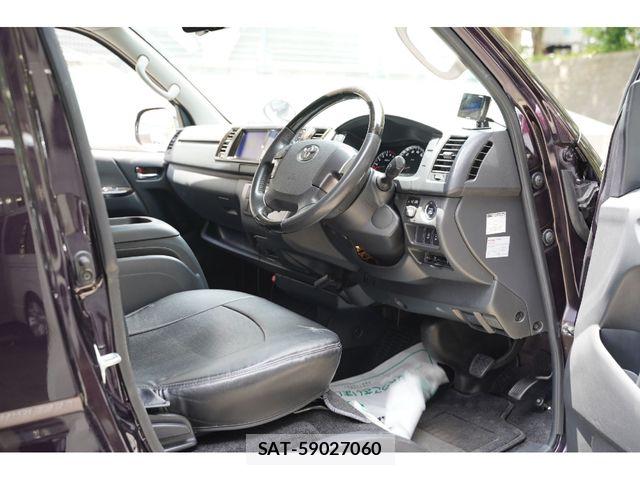 Toyota HIACE VAN 2017-07 8073952-25