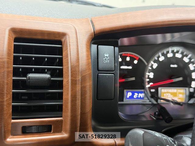 Toyota HIACE VAN 2019-08 8073957-14