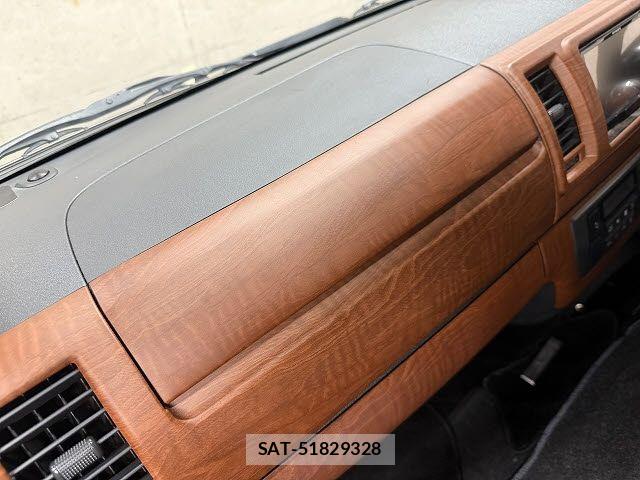 Toyota HIACE VAN 2019-08 8073957-16