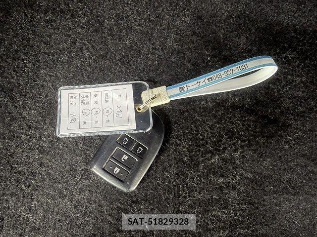 Toyota HIACE VAN 2019-08 8073957-18