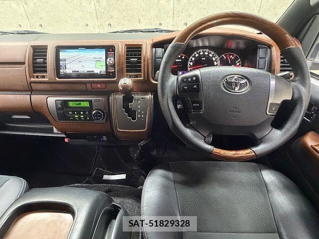 Toyota HIACE VAN 2019-08 8073957-1