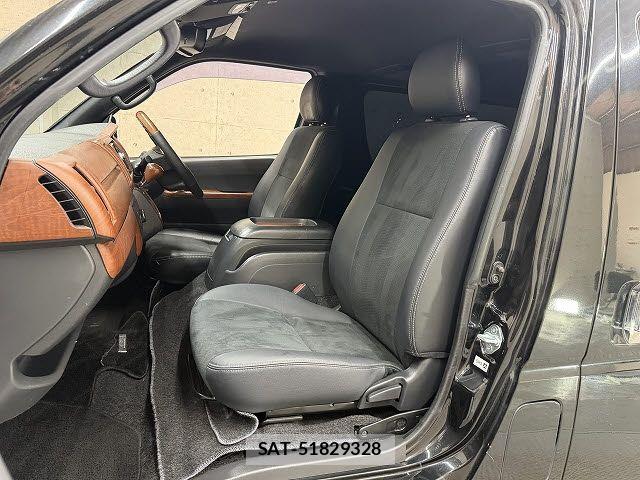 Toyota HIACE VAN 2019-08 8073957-6
