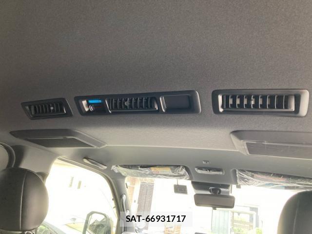 Toyota HIACE VAN 2024-06 8073943-14