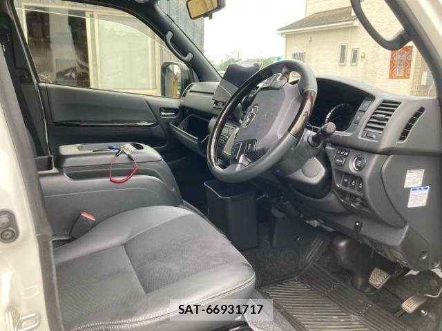 Toyota HIACE VAN 2024-06 8073943-15