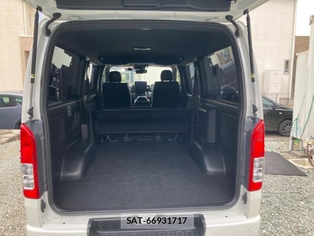 Toyota HIACE VAN 2024-06 8073943-7