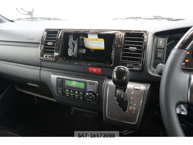 Toyota HIACE VAN 2026-06 8073939-15