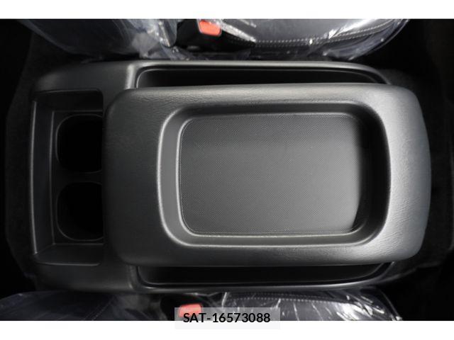 Toyota HIACE VAN 2026-06 8073939-16