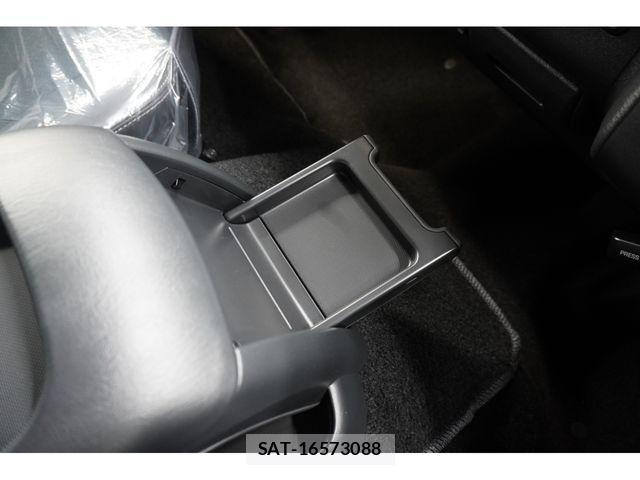 Toyota HIACE VAN 2026-06 8073939-17