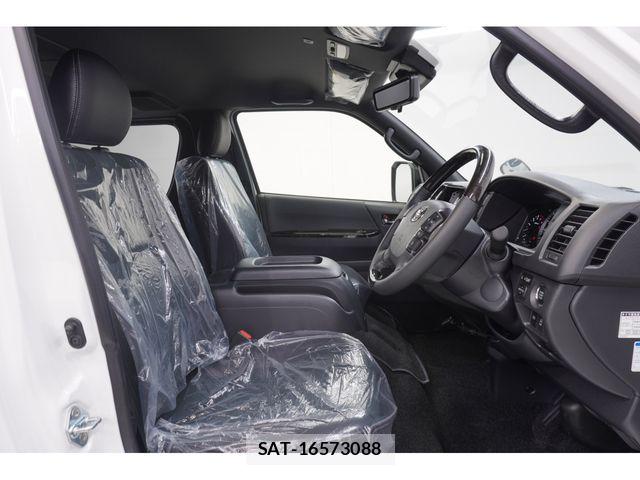 Toyota HIACE VAN 2026-06 8073939-19