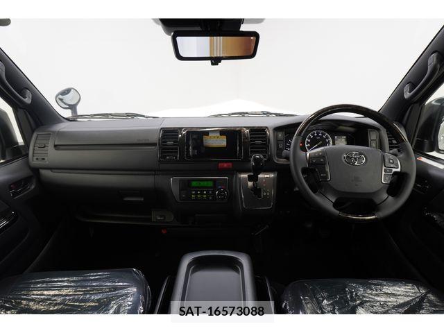 Toyota HIACE VAN 2026-06 8073939-21
