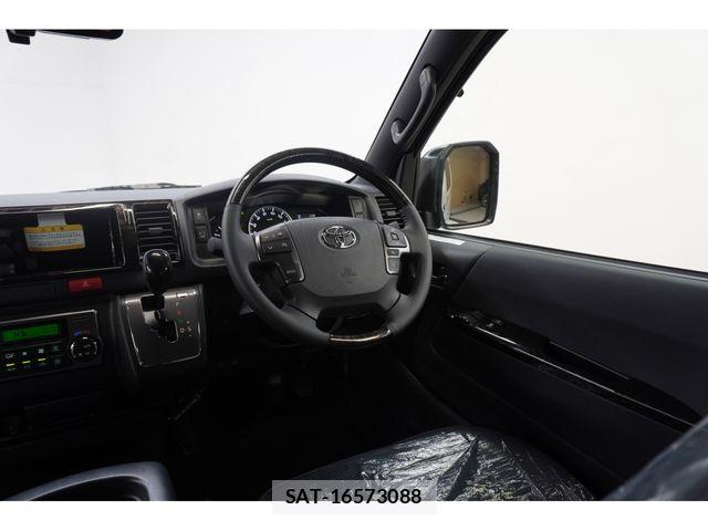 Toyota HIACE VAN 2026-06 8073939-22