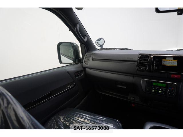 Toyota HIACE VAN 2026-06 8073939-23