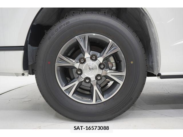 Toyota HIACE VAN 2026-06 8073939-28