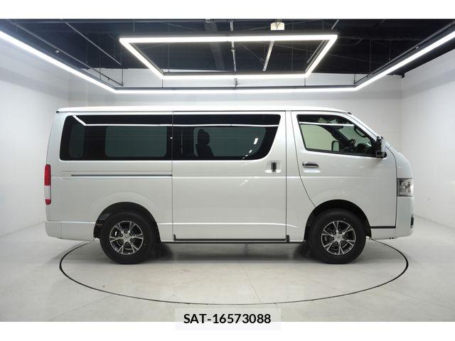 Toyota HIACE VAN 2026-06 8073939-3
