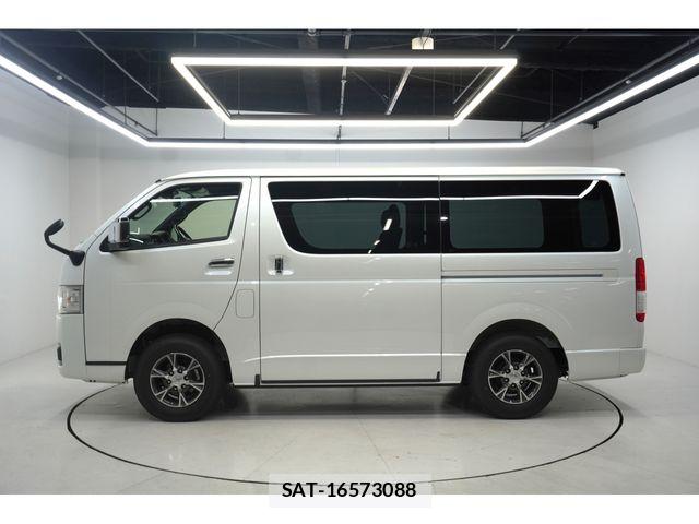 Toyota HIACE VAN 2026-06 8073939-7