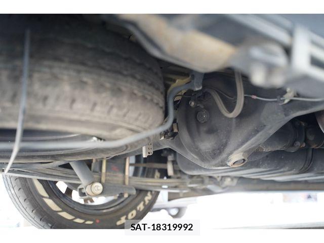 Toyota HIACE VAN 2022-02 8073944-13