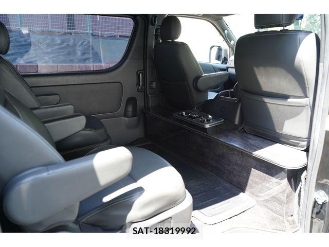 Toyota HIACE VAN 2022-02 8073944-23