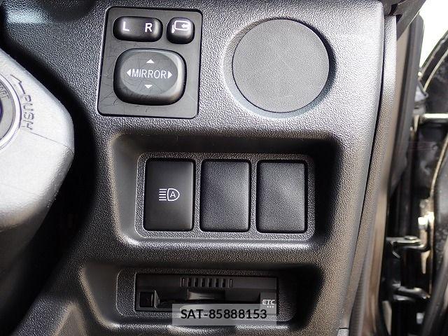 Toyota HIACE VAN 2023-09 8073950-15