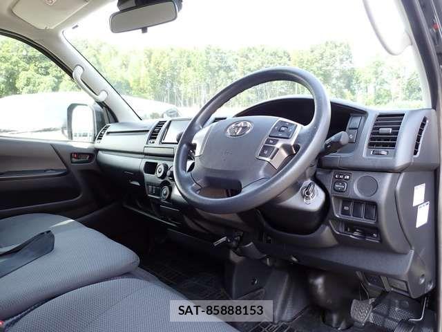 Toyota HIACE VAN 2023-09 8073950-19