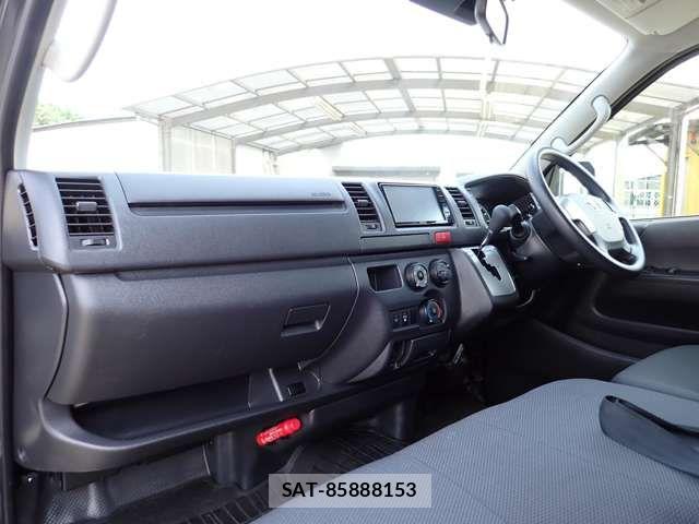 Toyota HIACE VAN 2023-09 8073950-21