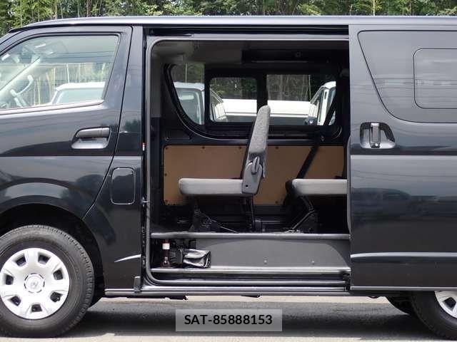 Toyota HIACE VAN 2023-09 8073950-4