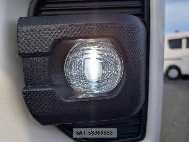 Toyota HIACE VAN 2023-09 8073948-16