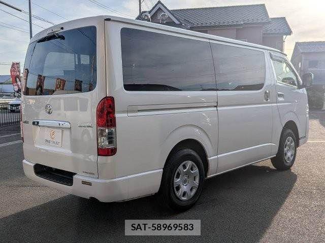 Toyota HIACE VAN 2023-09 8073948-21