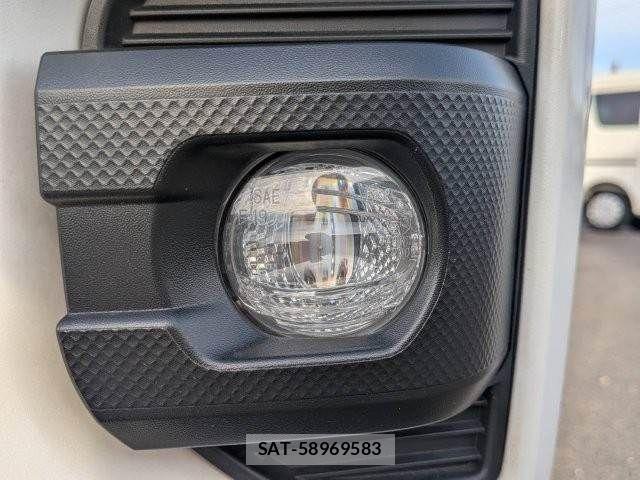 Toyota HIACE VAN 2023-09 8073948-27