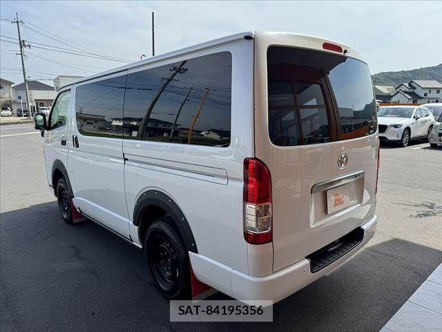 Toyota HIACE VAN 2025-05 8073940-11