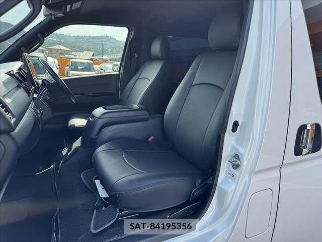 Toyota HIACE VAN 2025-05 8073940-17