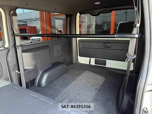 Toyota HIACE VAN 2025-05 8073940-19