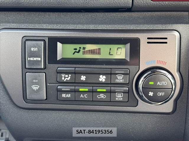 Toyota HIACE VAN 2025-05 8073940-23