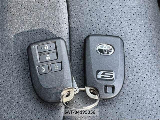 Toyota HIACE VAN 2025-05 8073940-3