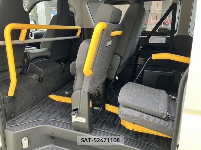 Toyota HIACE VAN 2021-06 8073938-11