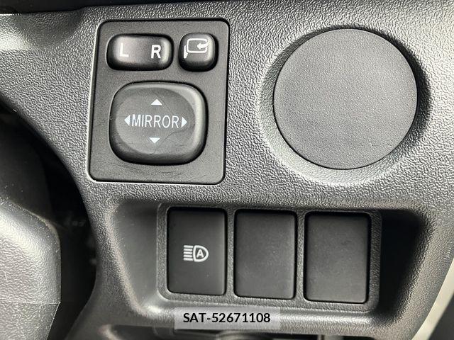 Toyota HIACE VAN 2021-06 8073938-17