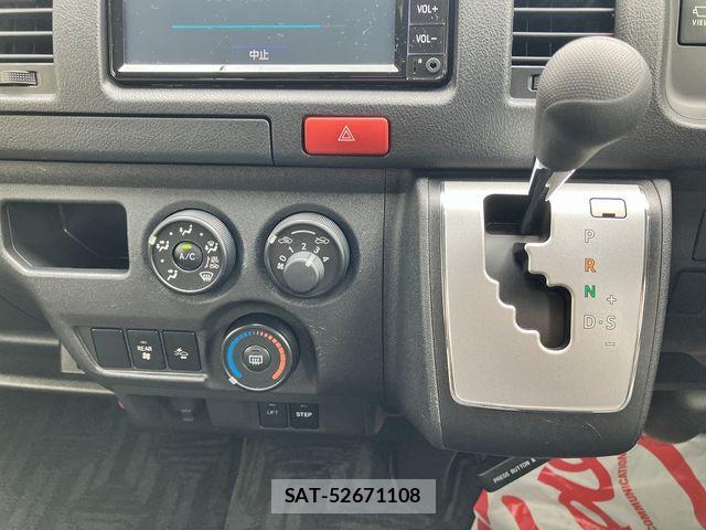Toyota HIACE VAN 2021-06 8073938-25