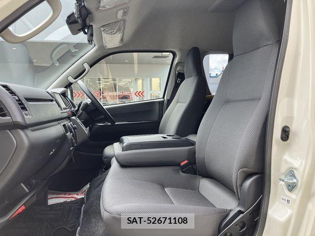 Toyota HIACE VAN 2021-06 8073938-27