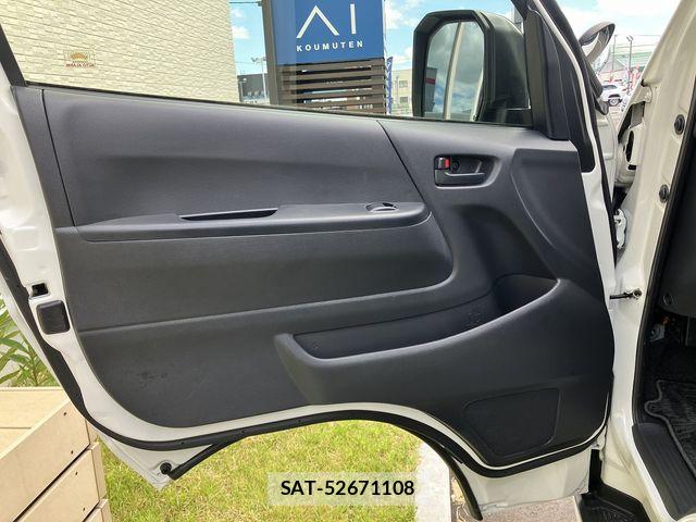 Toyota HIACE VAN 2021-06 8073938-29