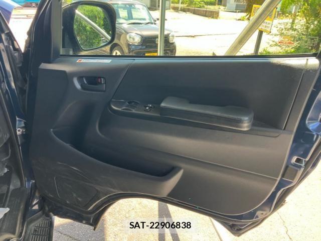 Toyota HIACE VAN 2019-12 8099505-16