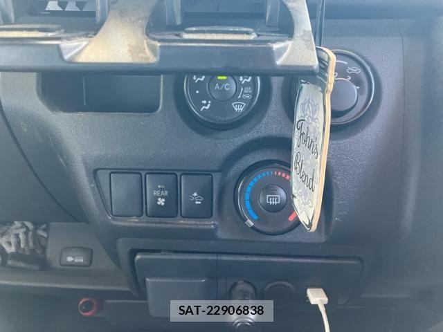 Toyota HIACE VAN 2019-12 8099505-21