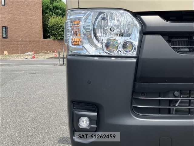 Toyota HIACE VAN 2024-06 8099471-12