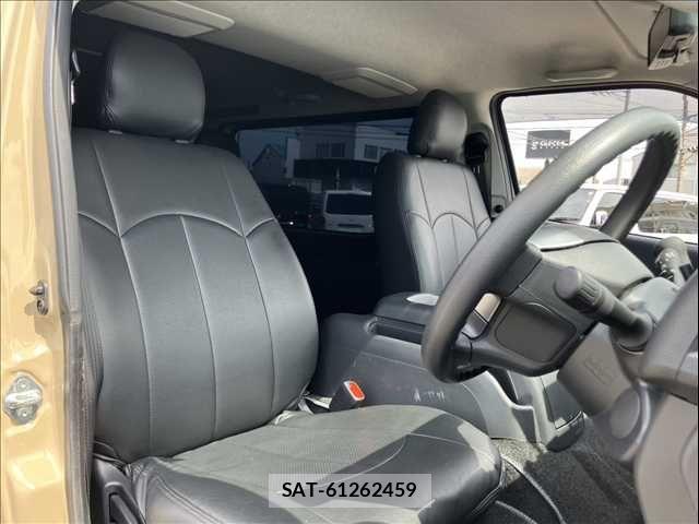 Toyota HIACE VAN 2024-06 8099471-17