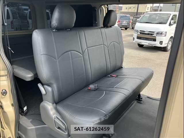 Toyota HIACE VAN 2024-06 8099471-18