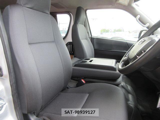 Toyota HIACE VAN 2020-04 8099501-9