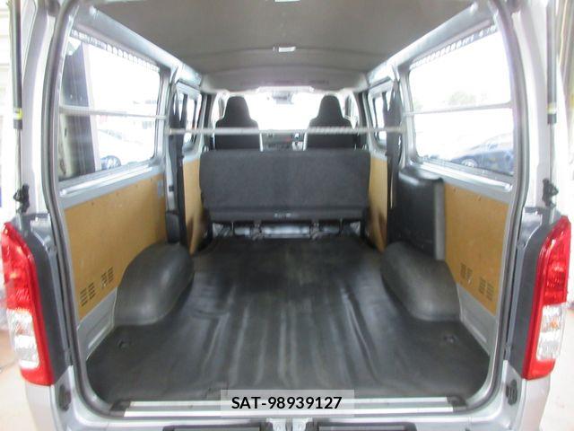 Toyota HIACE VAN 2020-04 8099501-11