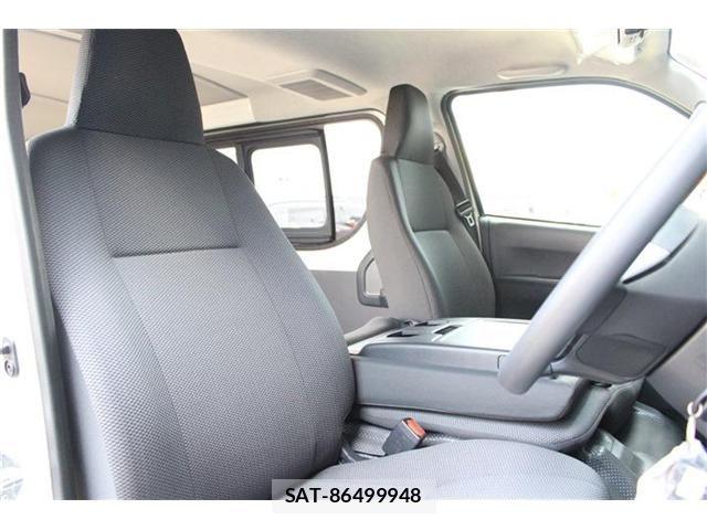 Toyota HIACE VAN 2025-04 8099493-12