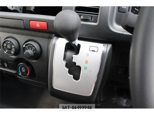 Toyota HIACE VAN 2025-04 8099493-16